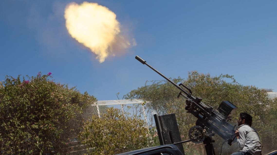 DLO03 - Aleppo, -, SYRIA : TOPSHOTS A rebel fighter fires a 23mm anti-aircraft gun from the back of a pick-up truck as a Syrian Airforce plane flies overhead during clashes between the rebels and pro-government troops on the outskirts of the northern city of Aleppo, on July 4, 2013. (AFP)