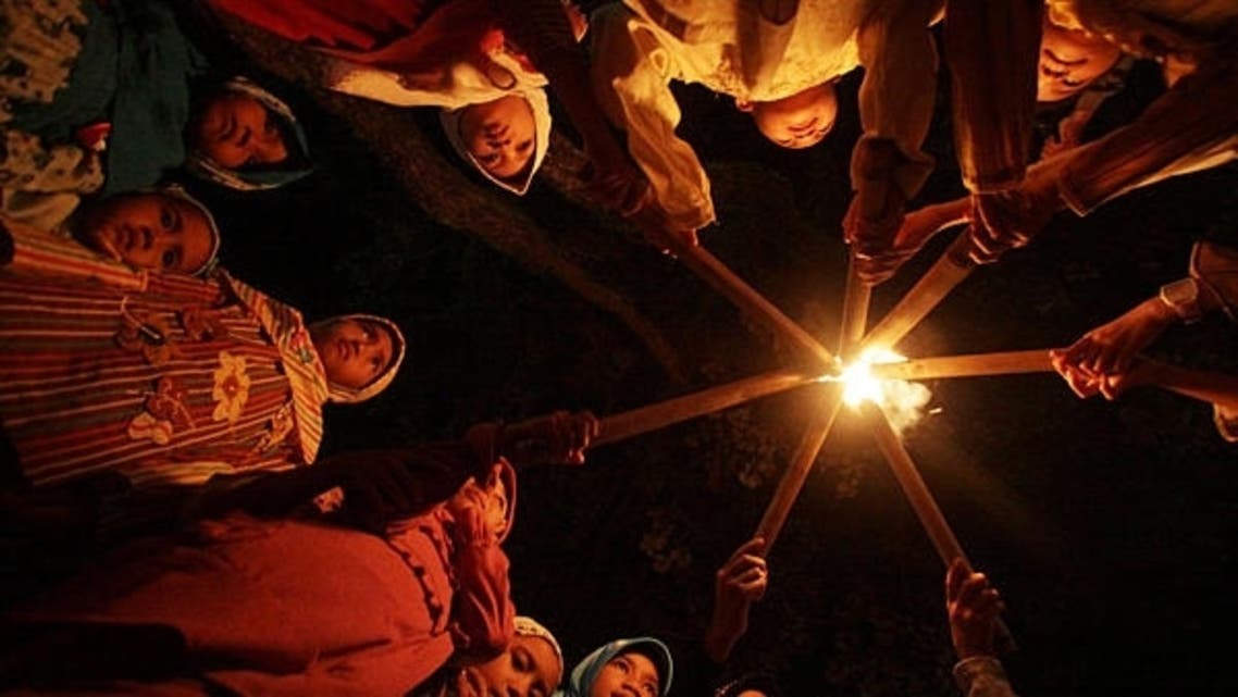 Children light torches before they march through a street to mark the end of the Muslim fasting month of Ramadan in Indonesia. (File photo: AFP)