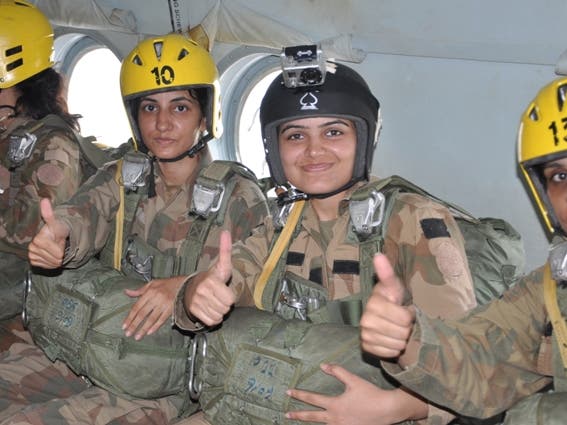 567px x 425px - First Pakistan women paratroopers make history | Al Arabiya English