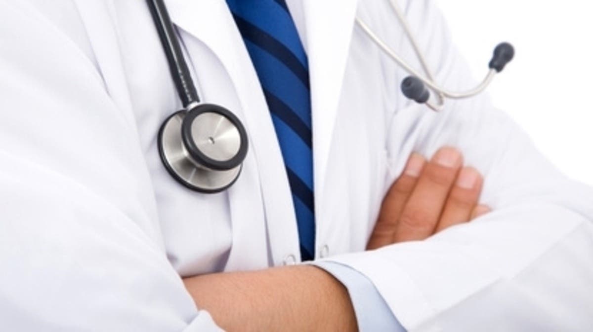 الطب اول في السعودية يمارس مهنة طبيب سعودي من هو