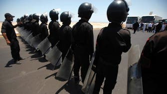 Militants shoot dead two Egyptian policemen 