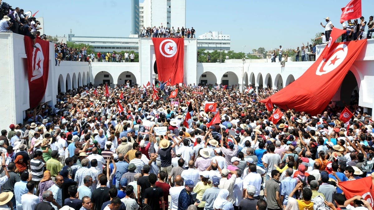 Tunisia buries opposition figure Mohamed Brahmi