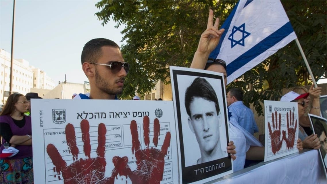اسرائيليون يتظاهرون ضد اطلاق سراح فلسطينيين