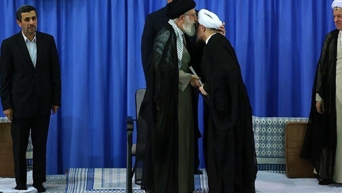 خامنه ای روحانی را می بوسد