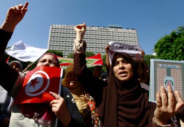 Women shout slogans and hold a copy of the Koran during a rally in support of Egypt's deposed Islamist President Mohamed Mursi, in Tunis August 16, 2013. (Reuters)