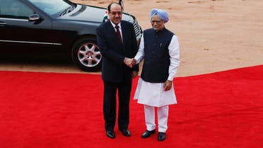 Iraqi Prime Minister Nuri al-Maliki shakes hands with his Indian counterpart Manmohan Singh(R) reuters