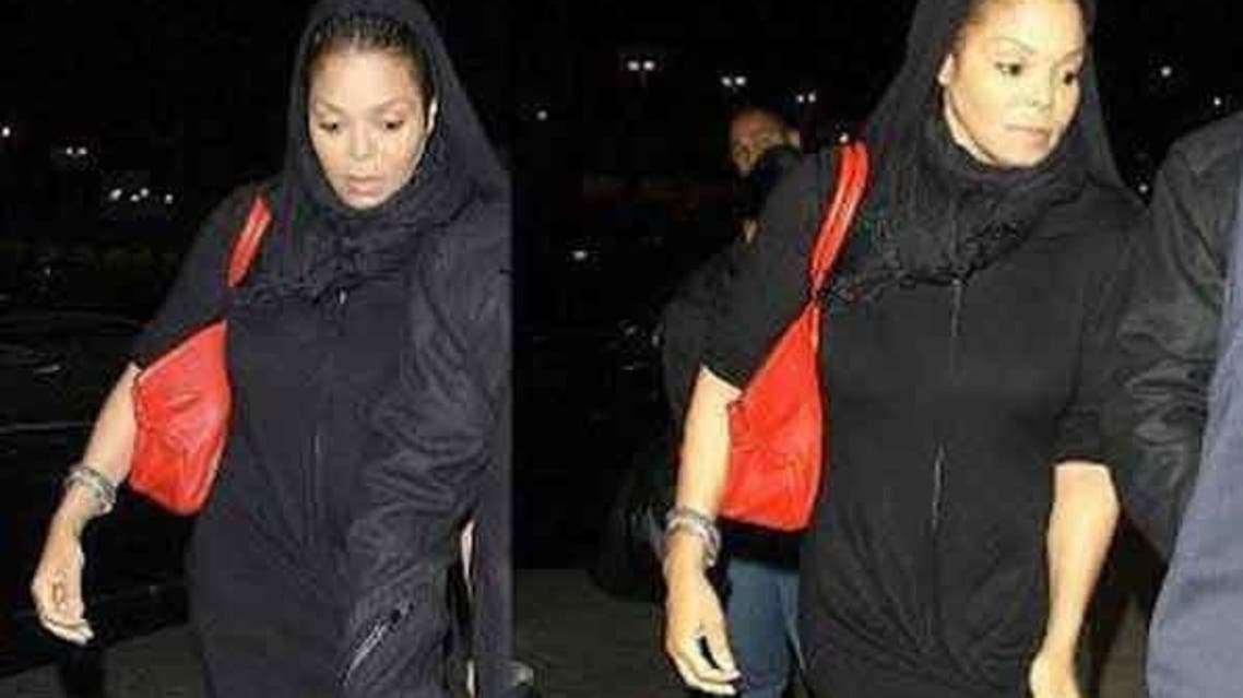 Earlier this year, Janet Jackson was spotted wearing an abaya in Qatar, amid rumors she had converted to Islam. (Photo courtesy: reviewit.pk)