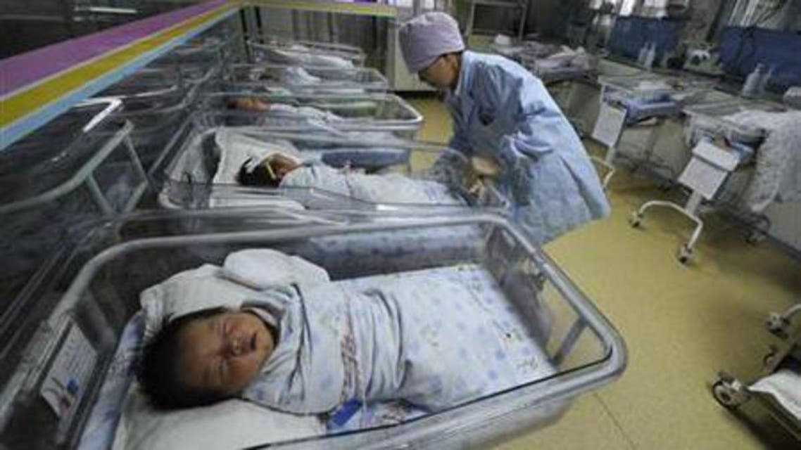 A nurse takes care of newborn babies at a hospital in Hefei, Anhui province April 21, 2011. (File photo: Reuters) 