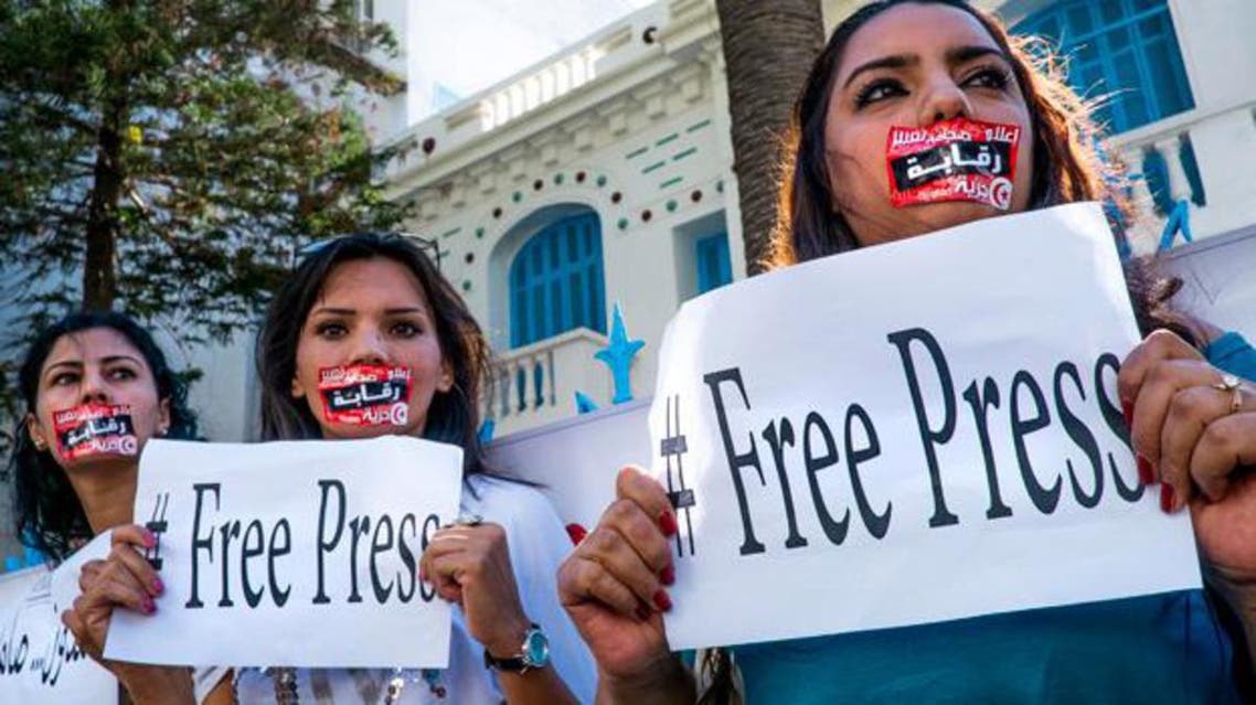 صحفيون مضربون أمام نقابة الصحفيين التونسيين