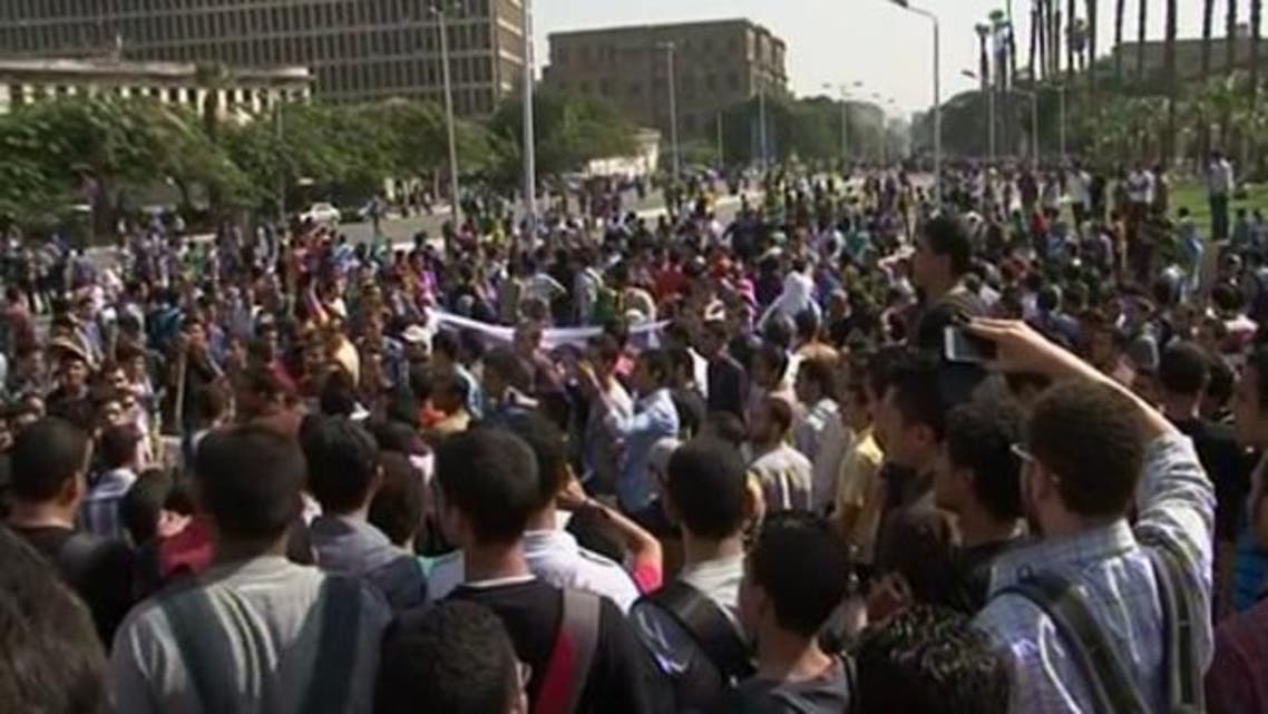طلاب الإخوان ينظمون مظاهرات في جامعة القاهرة