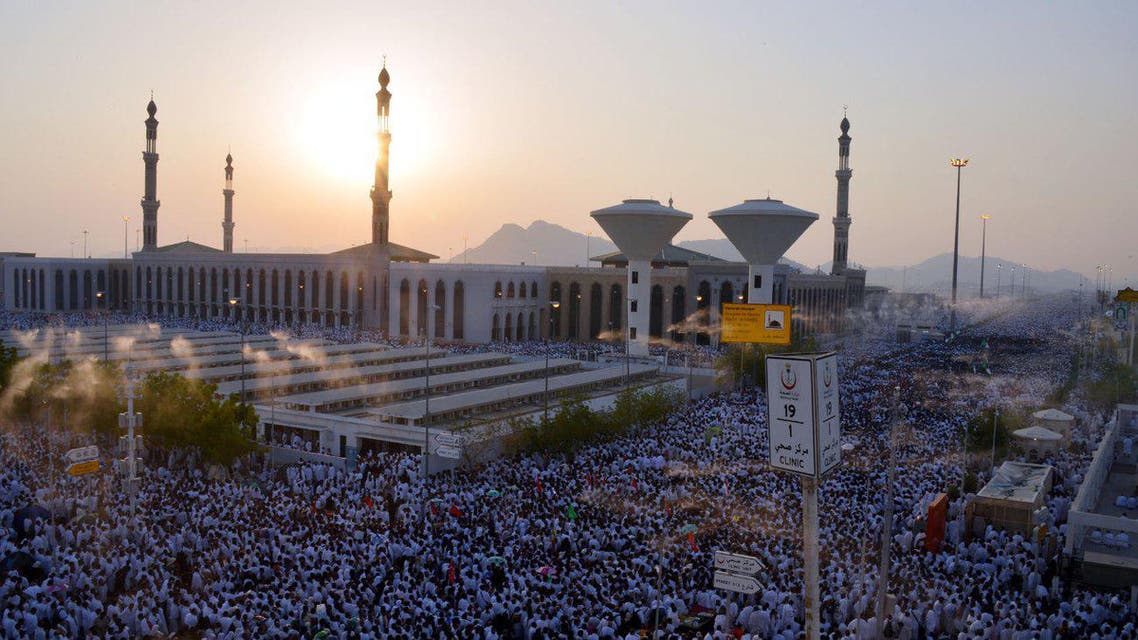 ضيوف الرحمن ينفرون من عرفات إلى مزدلفة