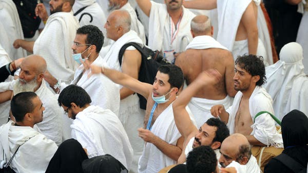 حجاج بيت الله الحرام يرمون جمرة العقبة الكبرى