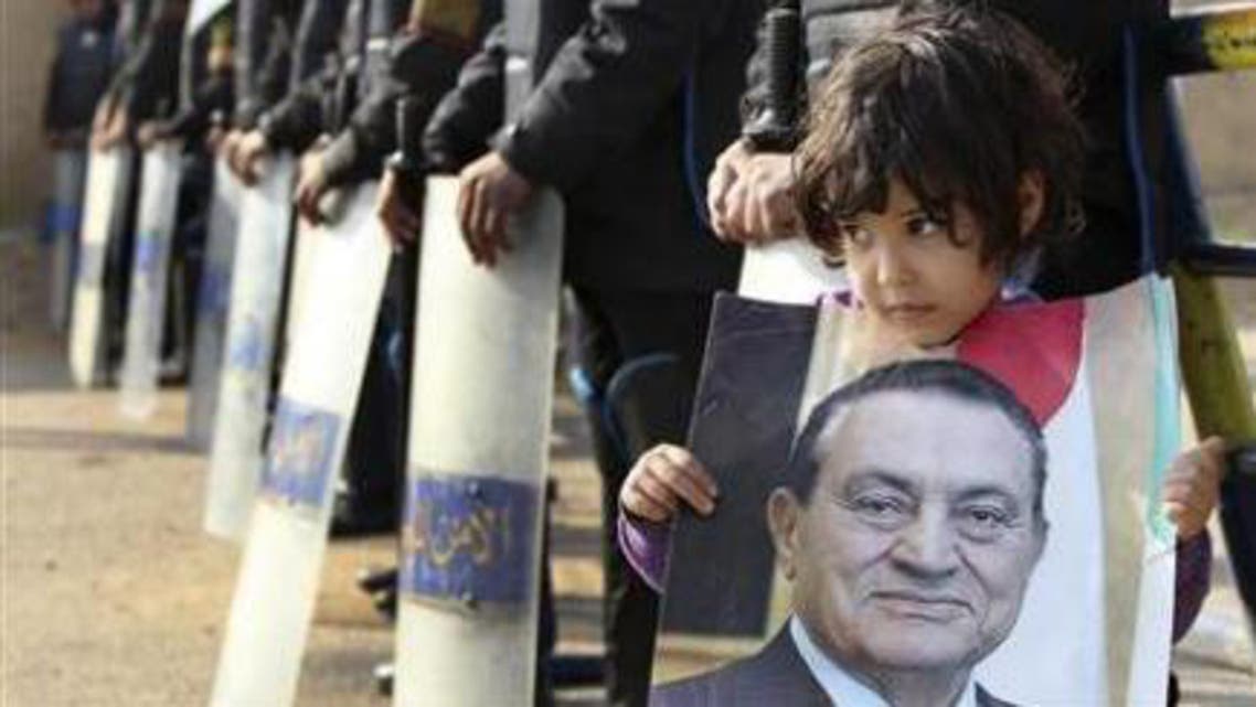 A girl holds a picture of former Egyptian President Hosni Mubarak. (File photo: Reuters)