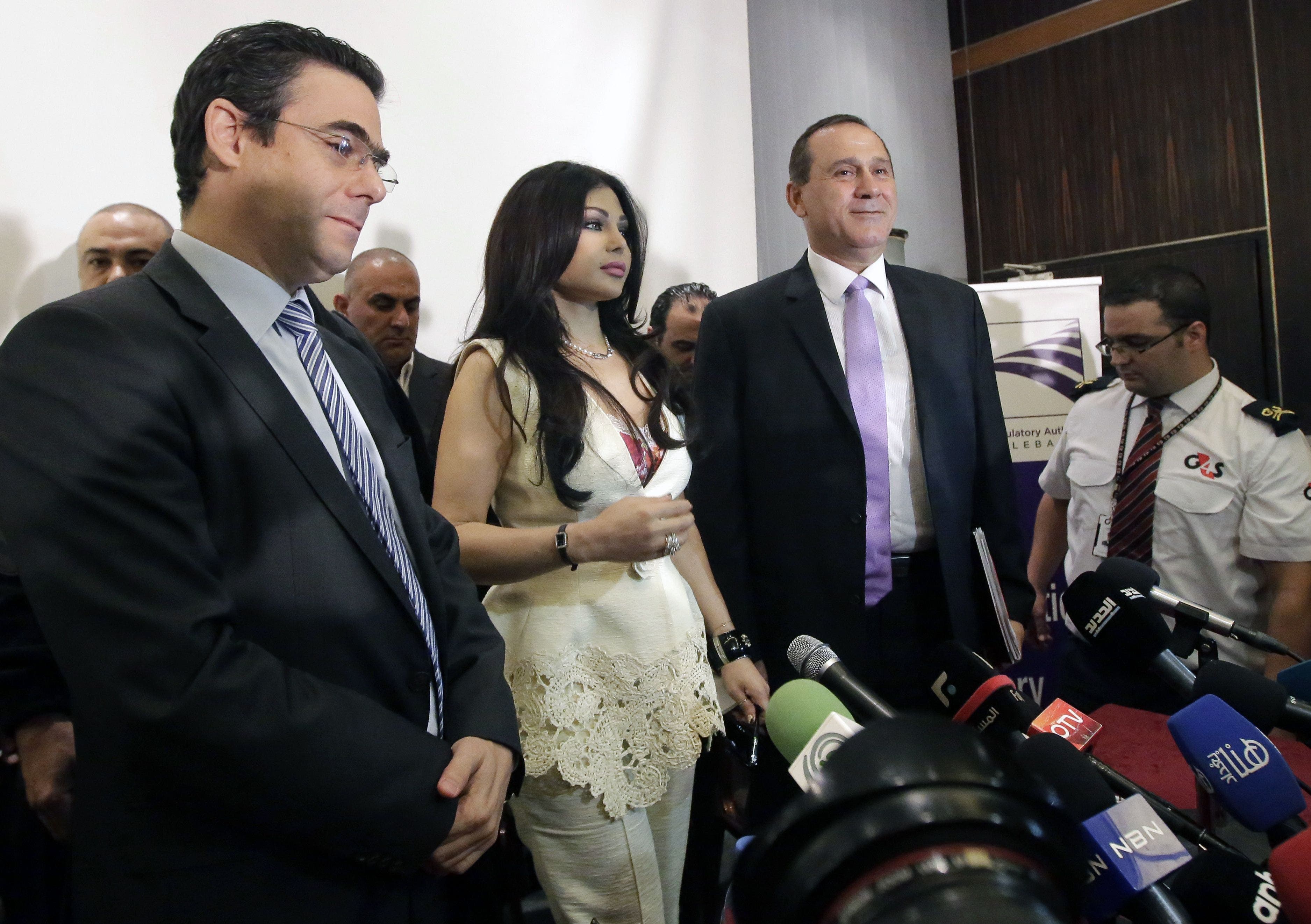 ‘dont Text And Drive Lebanese Diva Haifa Wehbe To Spread The Message 