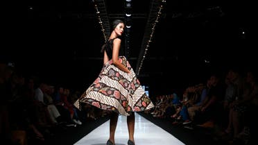 A model presents a creation by Indonesian designer Edward Hutabarat during a Fashion Week show in Jakarta, October 21, 2013. REUTERS