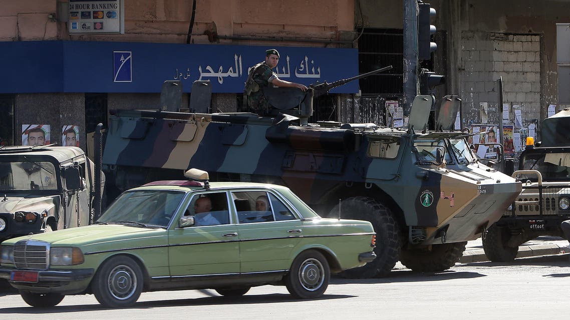Lebanese army soldiers secure the al-Nur roundabout at the southern entrance of the northern city of Tripoli on October 25, 2013. (AFP)