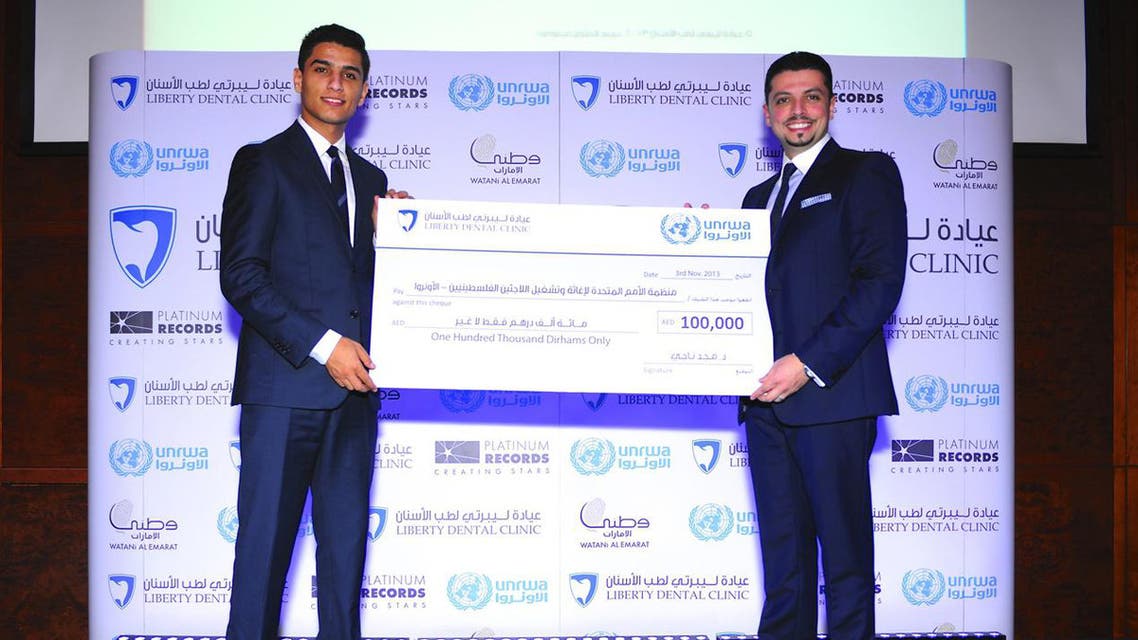 محمد عساف يتسلم شيك الأونروا