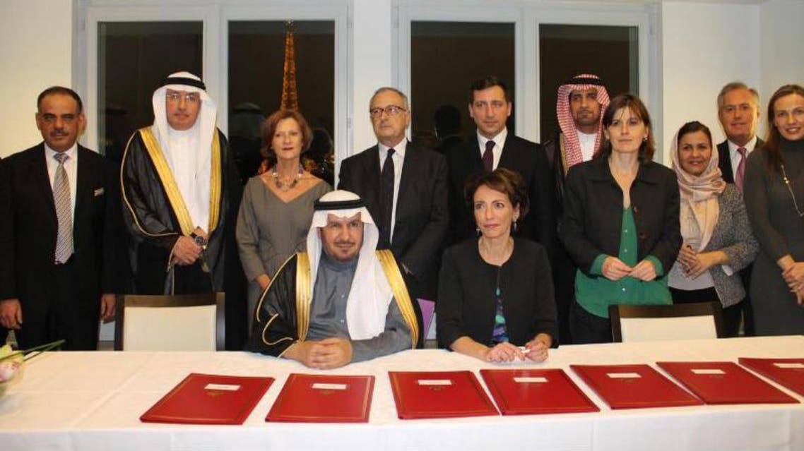 وزير الصحة السعودي مع نظيرته الفرنسية اثناء توقيع الشراكة الصحية