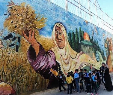 نابلس تكشف عن أكبر لوحة جدارية في الوطن العربي