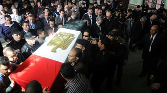 Death of a policeman: relatives mourn in Cairo