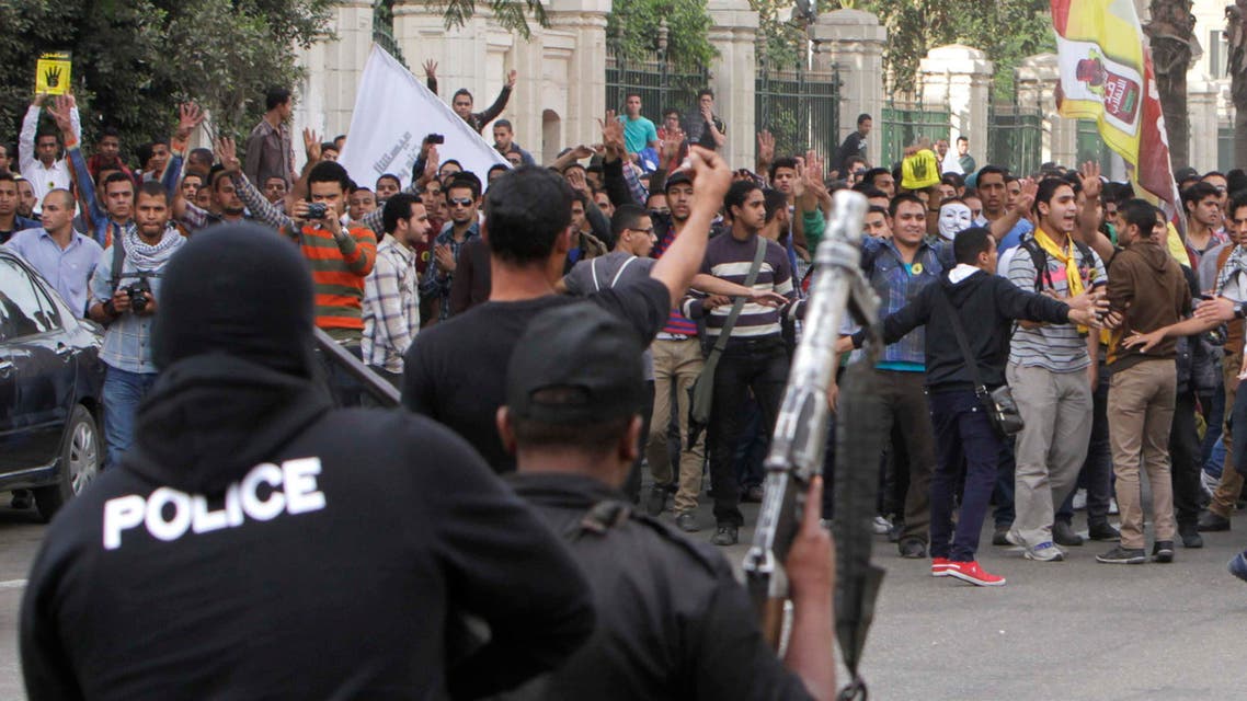 Students of Cairo University shout slogans against the military and interior ministry during a demonstration at the main gate of the university in Cairo, Nov. 24, 2013. (Reuters)
