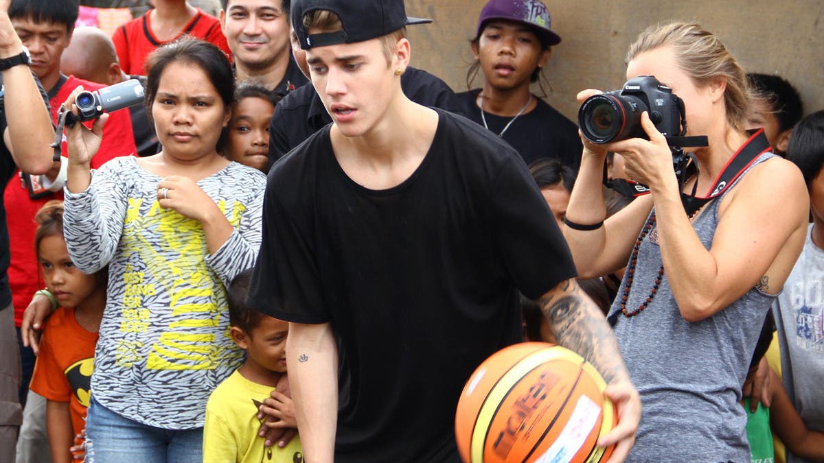 Justin Bieber visits Philippine typhoon victims