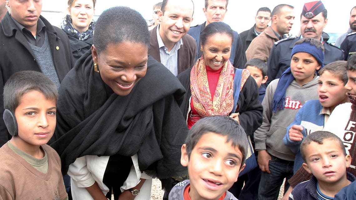 Valerie Amos (2nd L), the United Nations' Under-Secretary-General for Humanitarian Affairs, meets Syrian refugee children during her visit to the Al Zaatri refugee camp in Jordan. (File photo: Reuters)