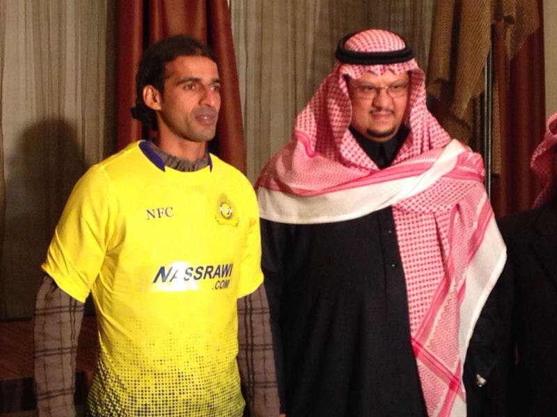 الحوسني يرتدي قميص النصر