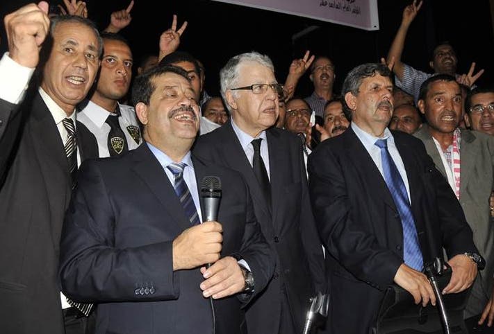 عبدالواحد الفاسي، زعيم تيار بلا هوادة وحميد شباط الأمين العام للاستقلال وبينهما عباس الفاسي رئيس الحكومة المغربية السابق