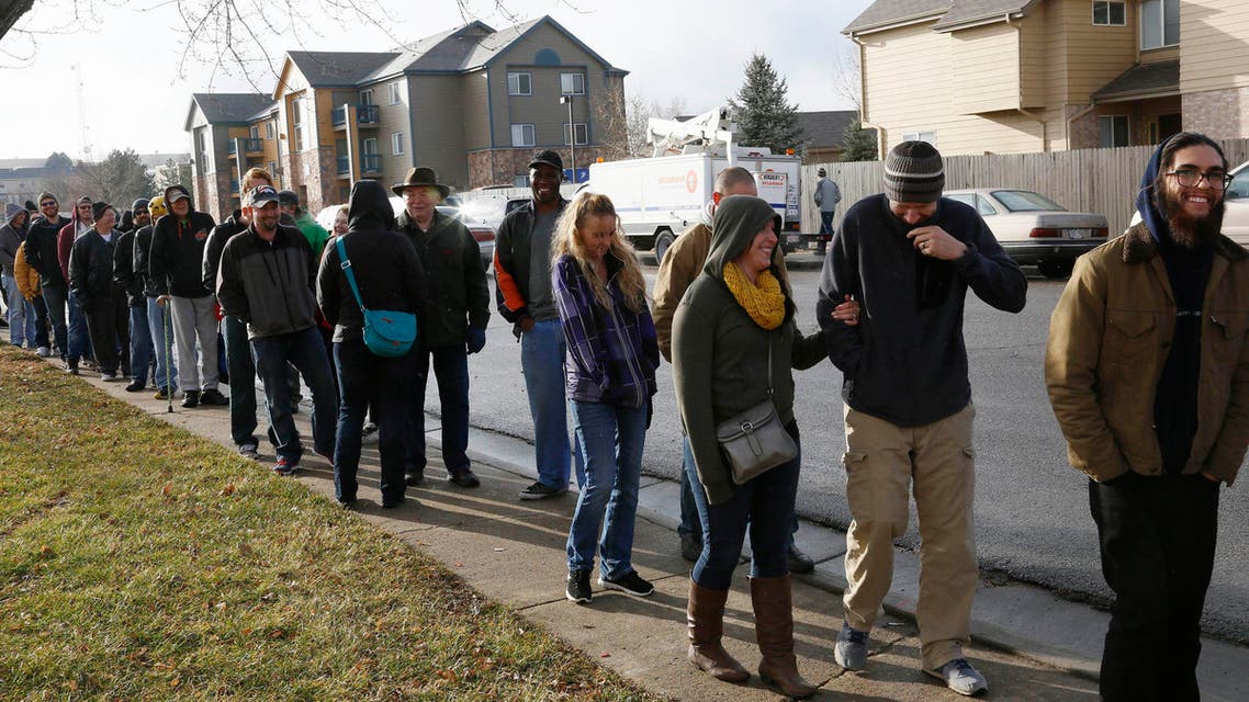 People wait in line to be among the first to legally buy recreational marijuana at the Botana Care store in Northglenn, Colorado Jan. 1, 2014. (Reuters)