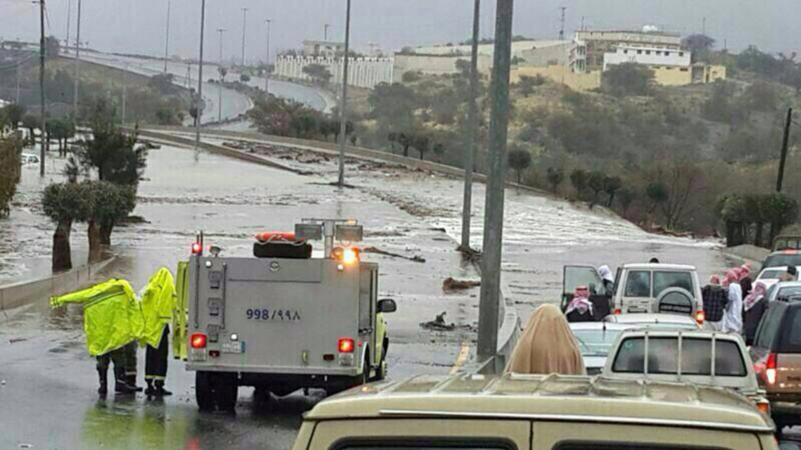 Rain falls in Saudi Arabia