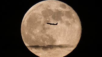 Airplane X-files? Pilot reports UFO near London 