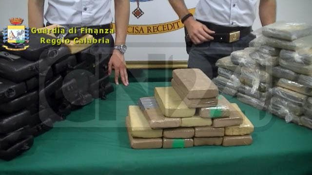 شحنة مخدرات بعد ضبطها في الميناء التابع لمقاطعة كالابريا