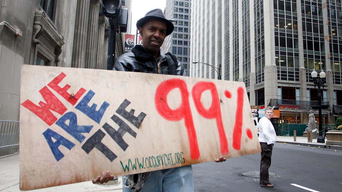 Loren Taylor, a 50 year-old musicia, poses for a portrait at the Occupy Chicago camp across from the Chicago Board of Trade and the Federal Reserve Bank in Chicago, Illinois, Nov.9, 2011. (Reuters)