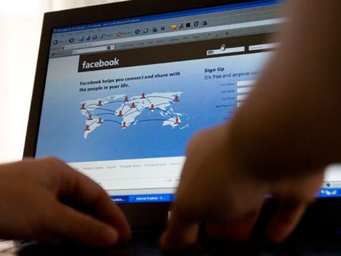 فيسبوك.. إغلاق خدمة التراسل واستبدالها بالماسينجر