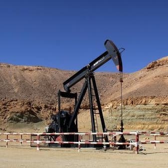 ليبيا تؤكد إجراء محادثات دولية لاستئناف إنتاج النفط