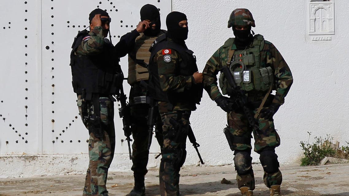 Tunisian counter-terrorism police stand guard near a house in Raoued Feb. 4, 2014. (Reuters)