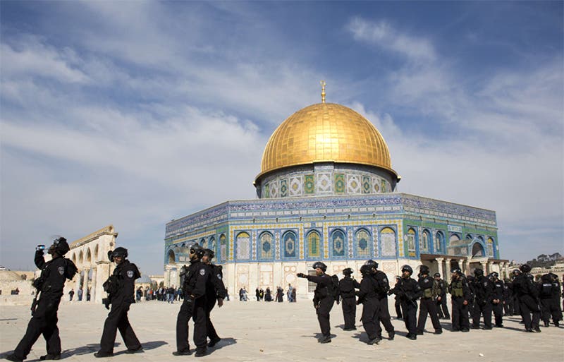 قوات الجيش الاسرائيلي تقتحم ساحات الحرم القدسي في القدس