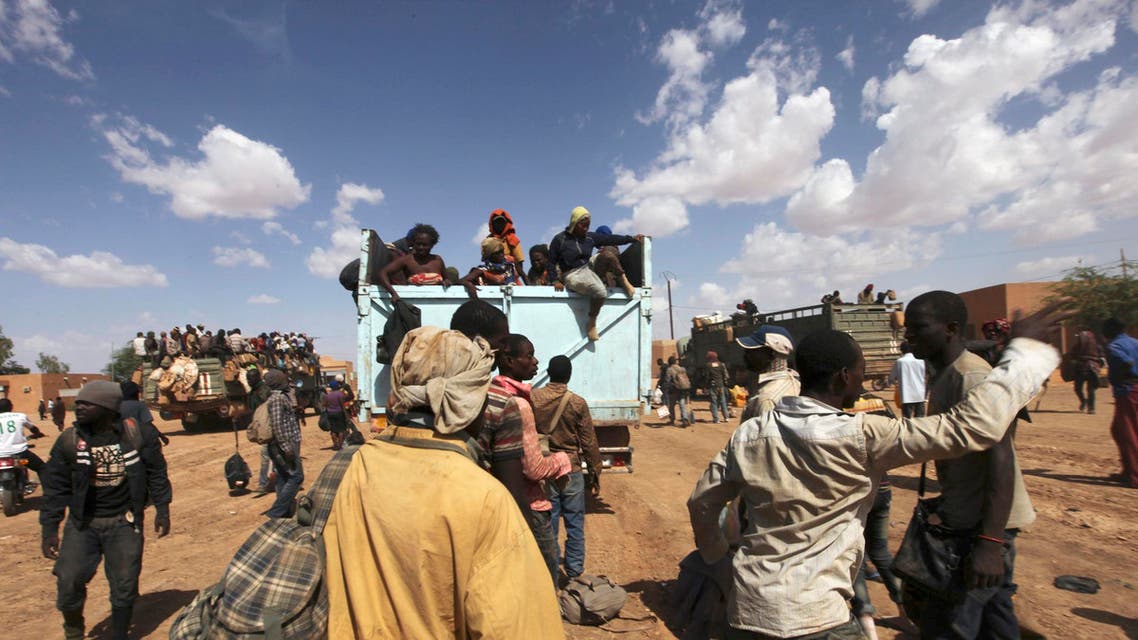 Immigrants, who are fleeing the unrest in Libya, unload their belongings in Agadez, northen Niger