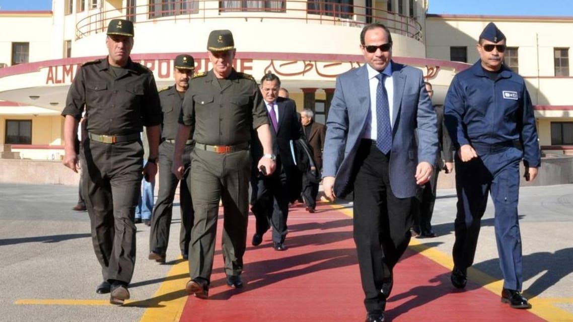 السيسي بالزي المدني بطريقه الى روسيا