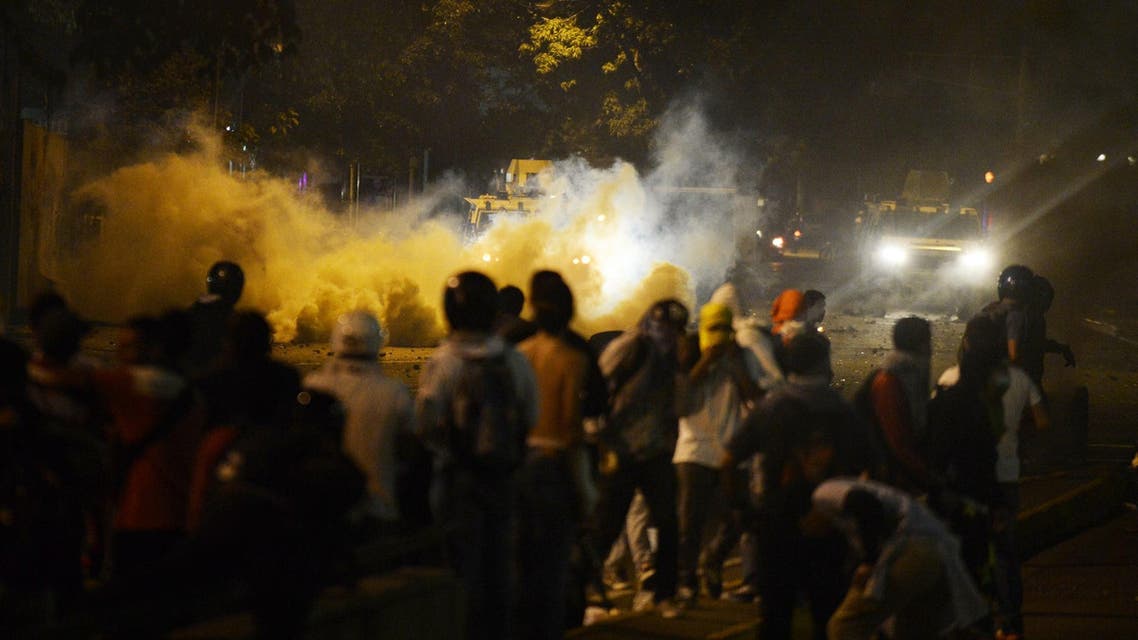 Students clash with the riot police as they protest against the government of Venezuelan President Nicolas Maduro, in Caracas on February 14, 2014. AFP