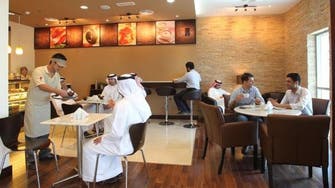 مقاهي دبي.. السهر والشيشة والكاميرات ممنوعة