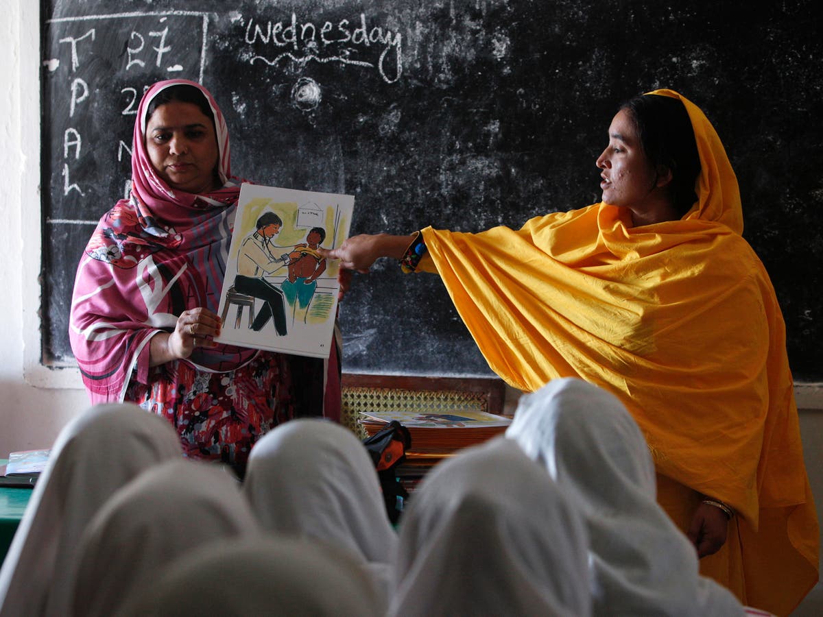 1200px x 900px - Pakistani girls get pioneering Sex-Ed class | Al Arabiya English