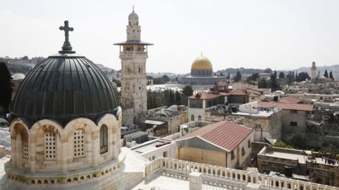 كنيسة القيامة وفي الخلفية الحرم القدسي في القدس المحتلة