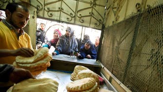 40 % من المصريين تحت خط الفقر.. وزادهم الخبز