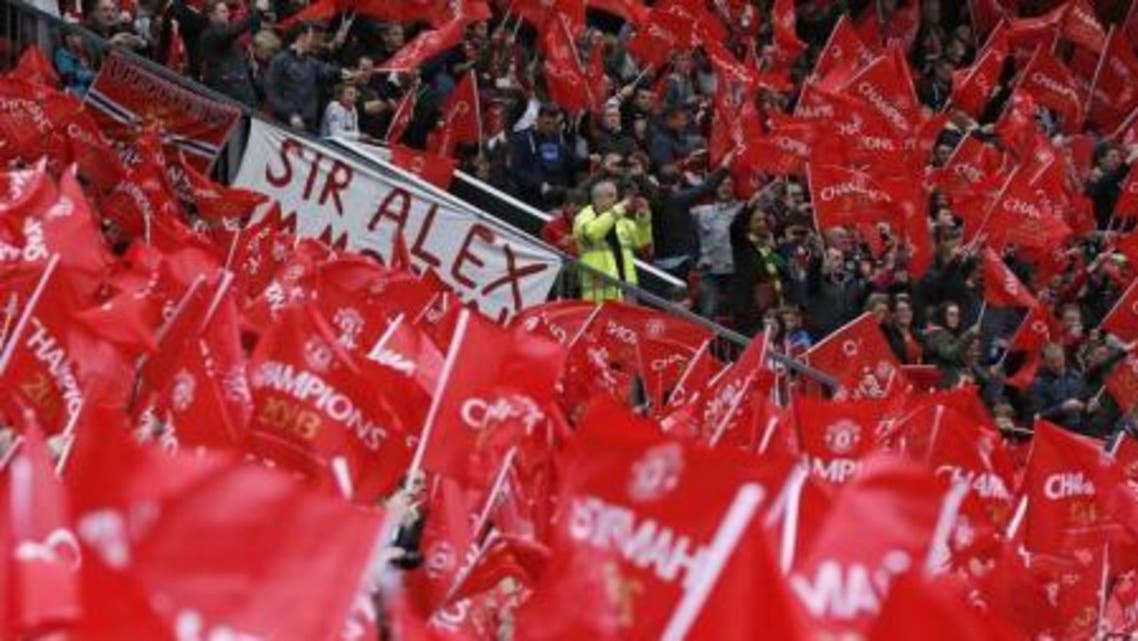 مشجعو مانشستر يونايتد في استاد اولد ترافورد