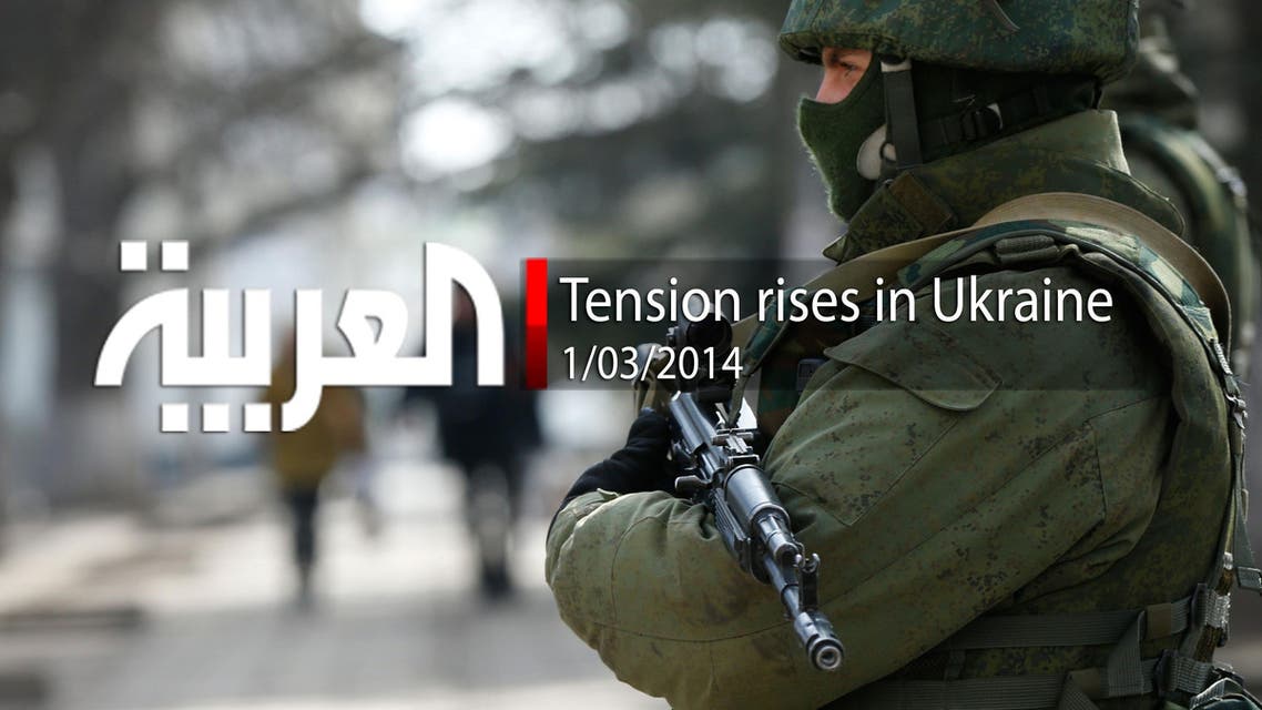 Russian soldiers keep an eye on Ukraine
