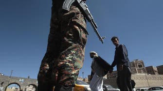 Yemen soldiers killed in attack on army base