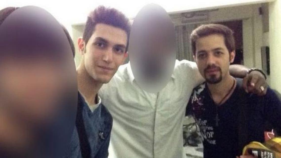 الثنائي الايراني، ويظهر الى اليمين ديلافار سيد محمد رضا بلحيته الخفيفة
