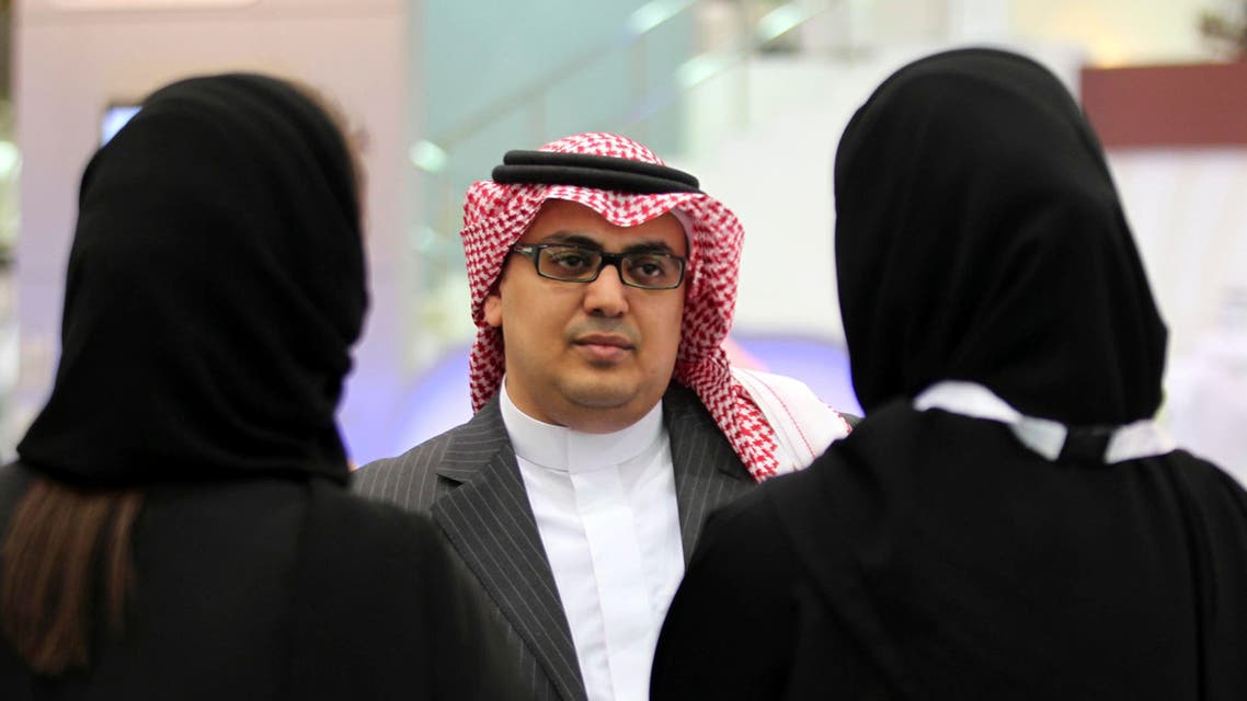 Saudi Arabian women, seeking a job, talk with a recruiter during a job fair in Riyadh on January 25, 2012. (File photo: Reuters)